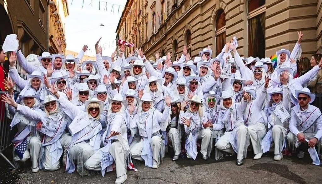 »Nihče ni ostal doma, tudi z zlomljenim nosom ne«: Bukovci, ki dihajo za fašenk