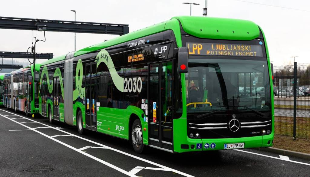 Vodikovi avtobusi v Ljubljani pod drobnogledom: Milijonska investicija in vprašanja o učinkovitosti