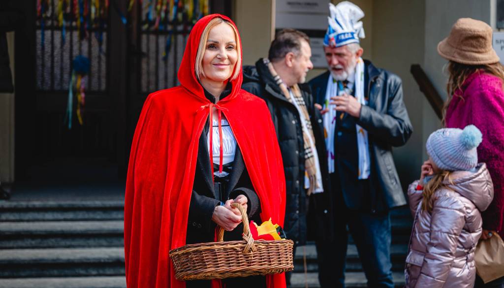 FOTO: Županja Nuška Gajšek navdušila kot Rdeča kapica