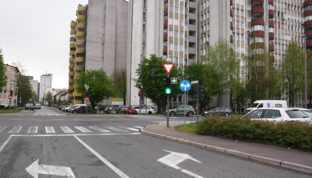 Prosto zavijanje desno pri rdeči? Župan Janković zavrnil pobudo meščana