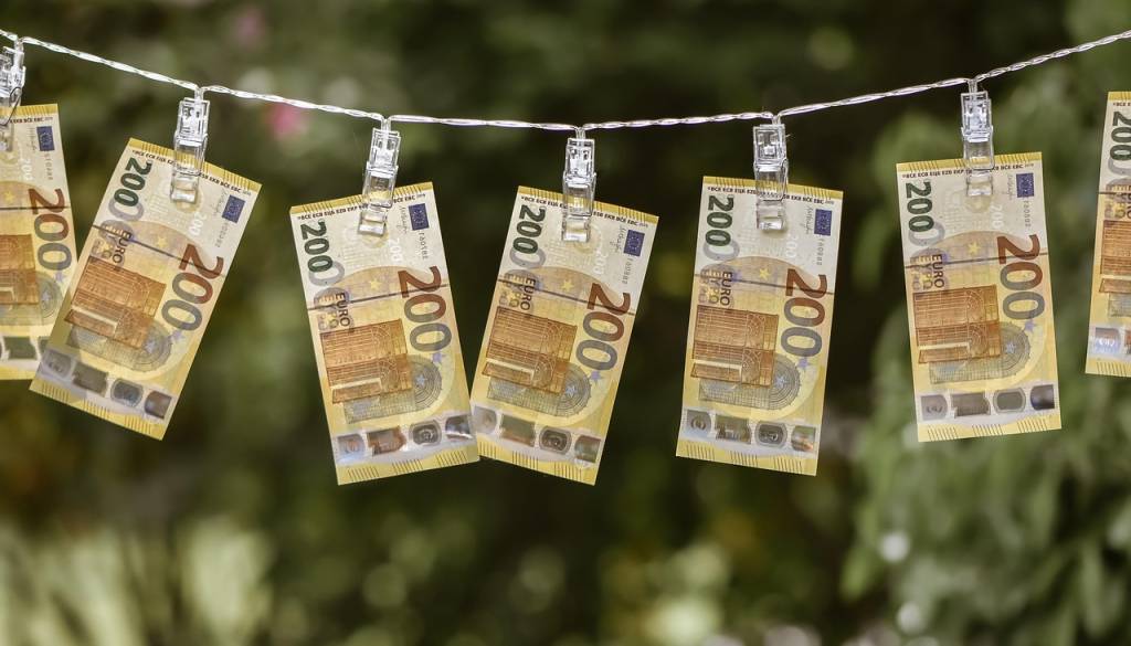 Plače vse višje, ste lansko leto dobili več kot povprečen Slovenec?