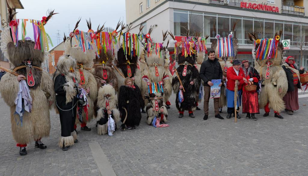 FOTO in VIDEO: Kurenti zavzeli središče Murske Sobote