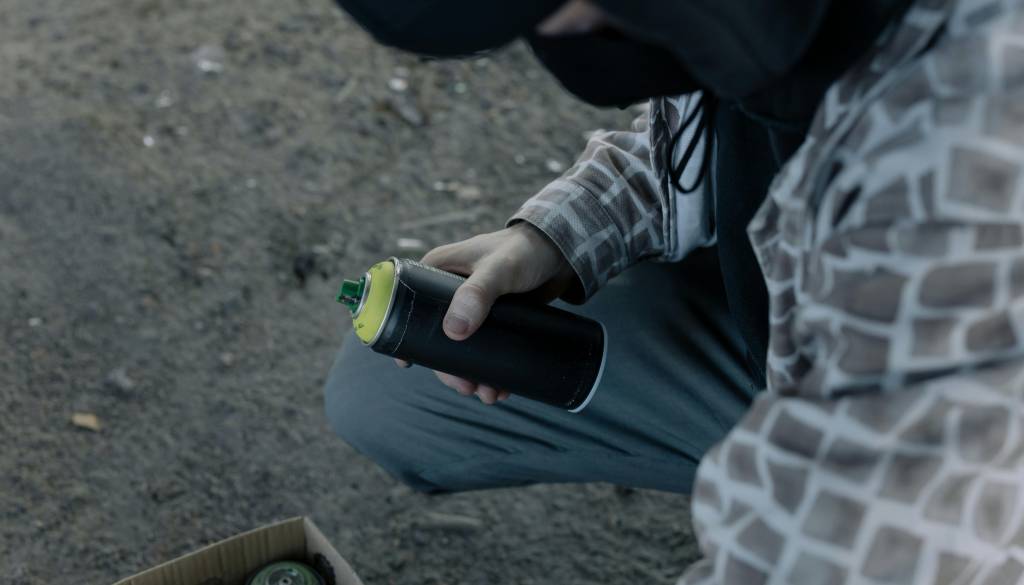 Zavržno dejanje v Dražgošah: To so naredili s spomenikom, policija išče storilca