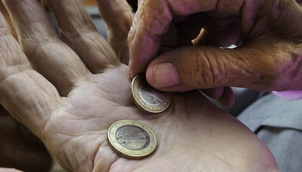 Višje bodo pokojnine, koliko bo upokojencem kapnilo na račun?