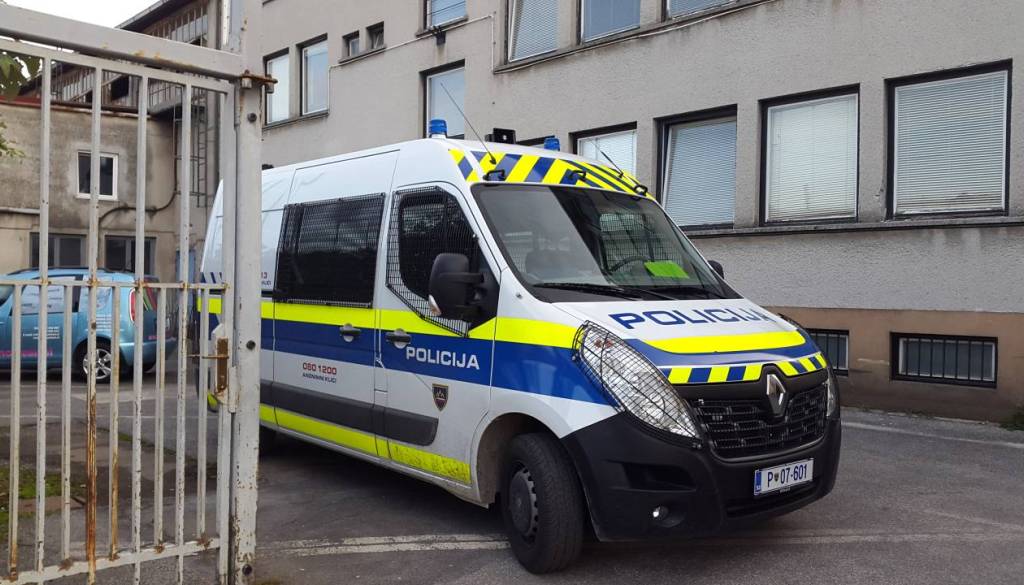 Štajerski policisti razbili mednarodno kriminalno združbo, zasegli 60.000 tablet in drog