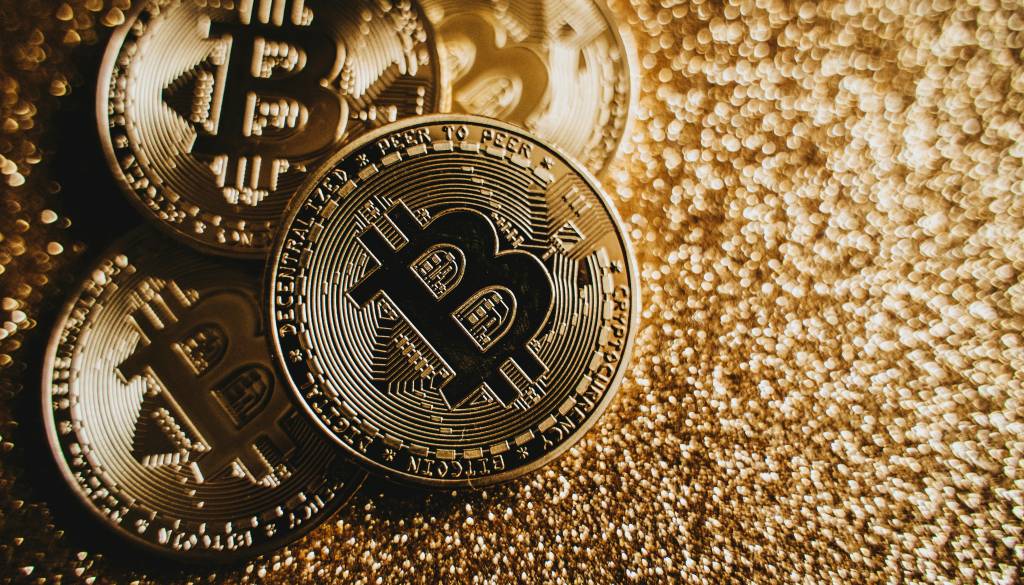 Kaj se dogaja na trgih? Bitcoin zabeležil najnižjo vrednost v zadnjih devetih mesecih
