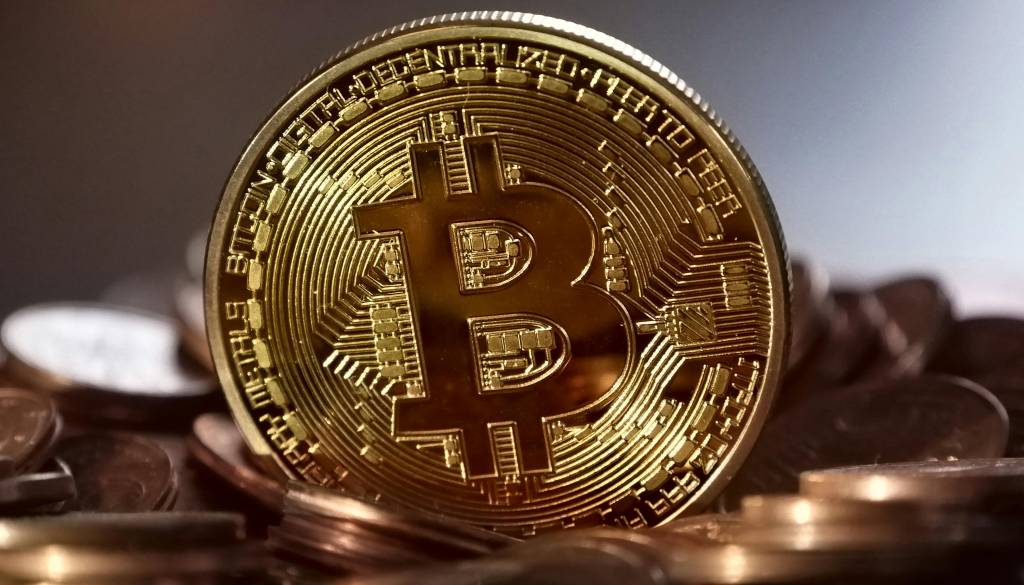Bitcoin na devetmesečnem dnu, vlagatelji bežijo pred tveganjem