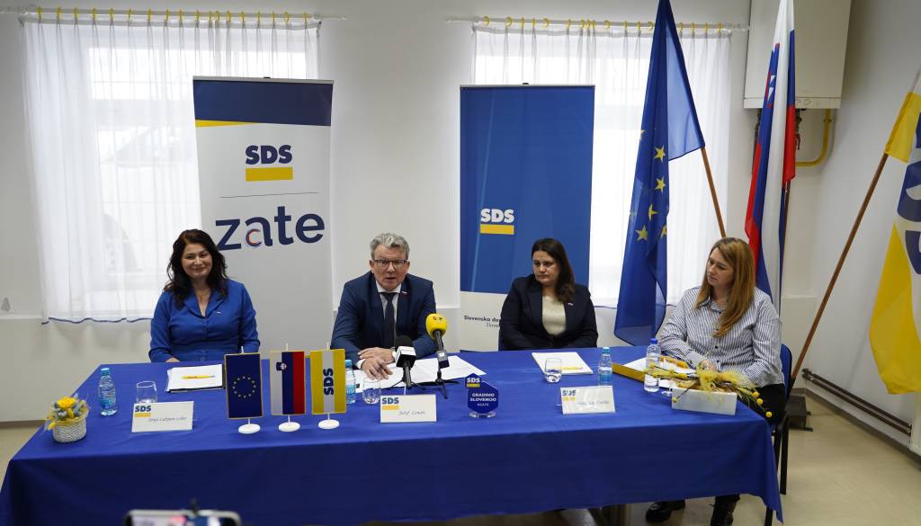 FOTO: Podjetja odhajajo čez mejo? Kandidati SDS opozarjajo na alarmantne trende