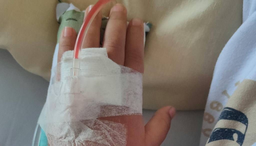 Pediatrinje iz Kranja opozarjajo na porast vročinskih krčev in dihalnih težav