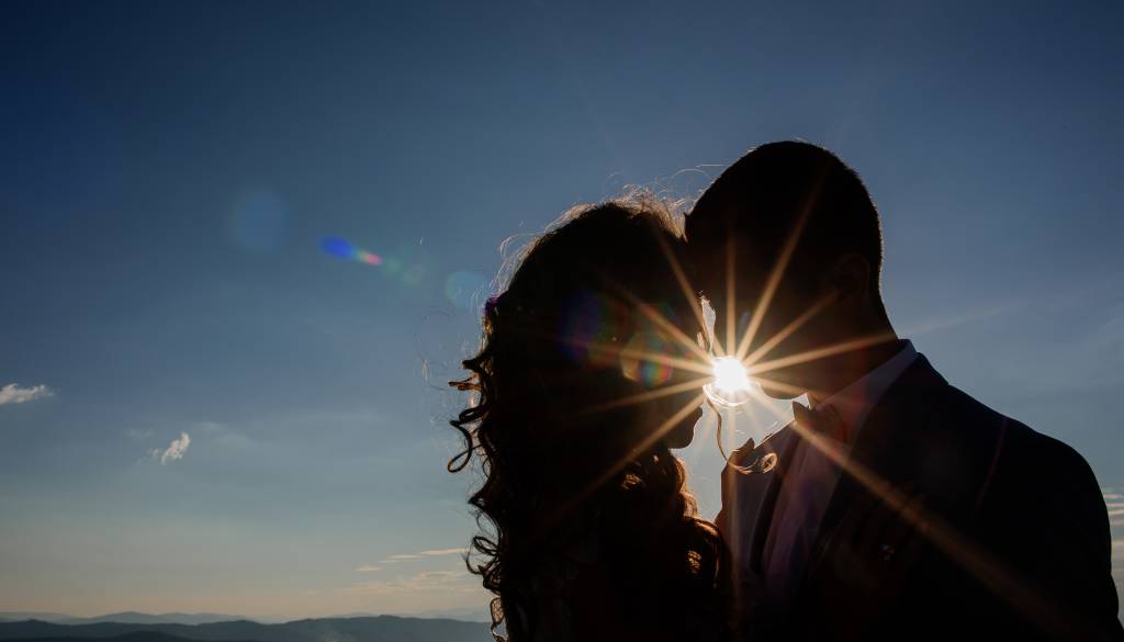 Zvezde prinašajo kaos in nepričakovane ljubezenske zaplete