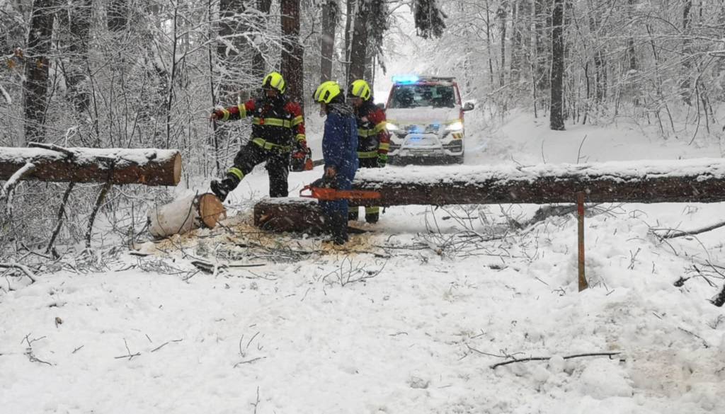 Tretji dan po obilnem sneženju nekateri na Goričkem še brez elektrike, Fartek: »Smo že razmišljali o tistem bolj črnem scenariju«