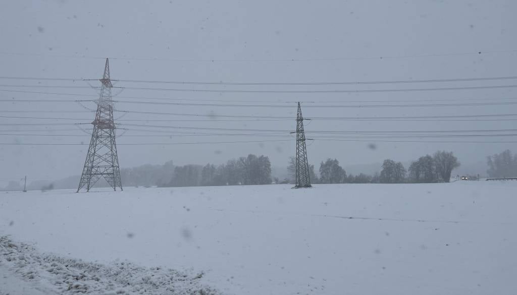 Okoli 500 odjemalcev znova brez elektrike: »Na nizkonapetostnem omrežju je še vedno prisotnih več okvar«