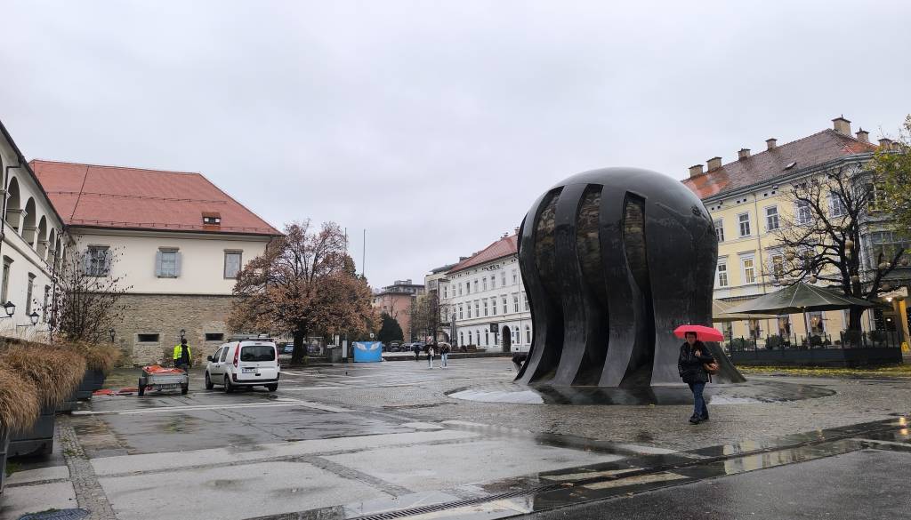 Župan Arsenovič po uspešni sezoni drsališča: Trg svobode bomo obnovili