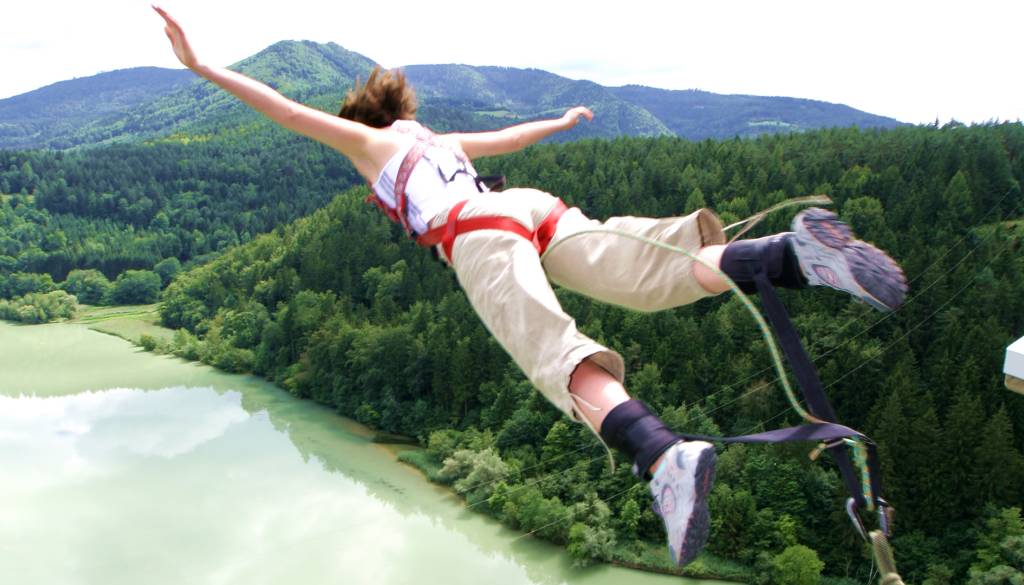 Bungee skok z mostu