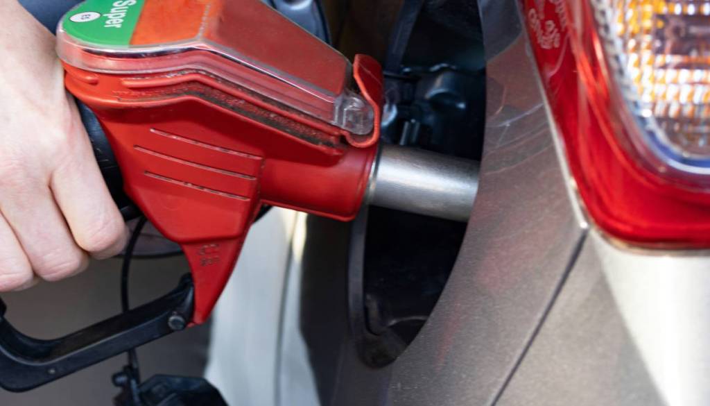 Bencin in dizel sta se podražila, za koliko?