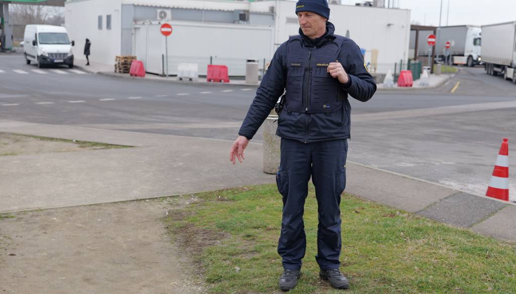 Treba je pomagati takoj«: Policista oživljala žensko in ji rešila življenje