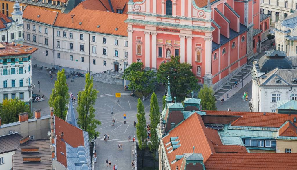 V centru Ljubljane pisarna za skoraj 2000 evrov na mesec