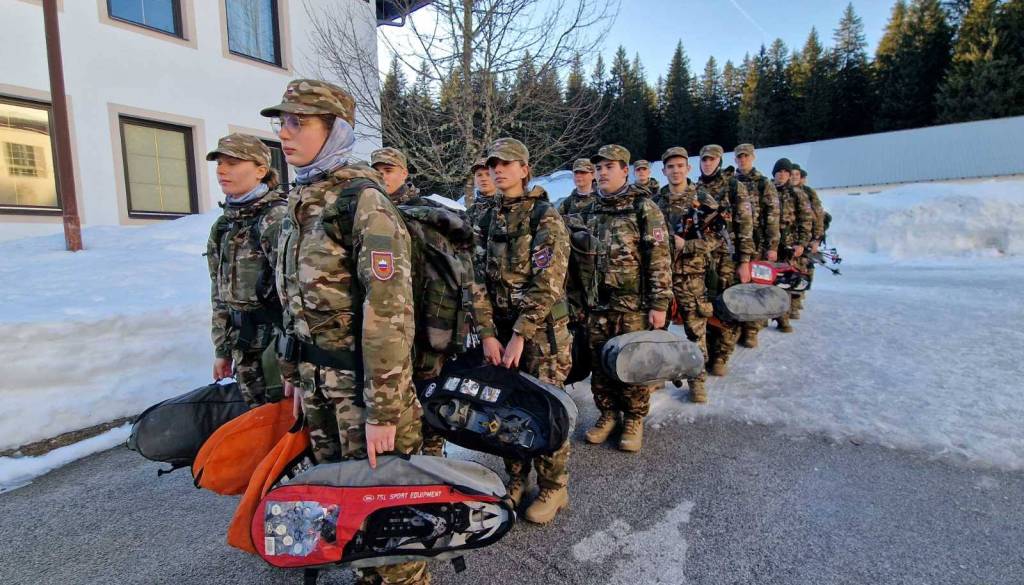 Rekordno zanimanje za vojaške tabore: 252 mladih Slovencev na Pokljuko in Bohinjsko Belo