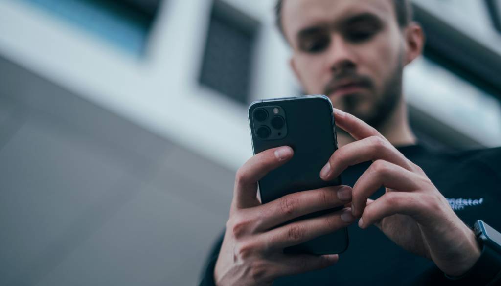 Kolaps mobilnega omrežja, uporabniki po vsej državi brez signala