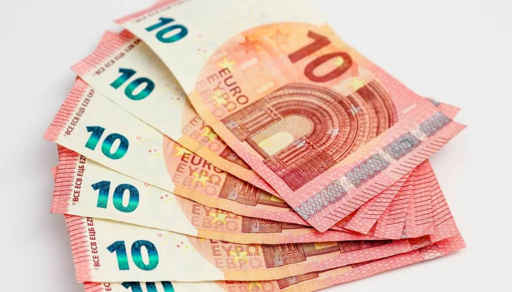 Upokojenci, preverite račune: Toliko več denarja boste dobili danes