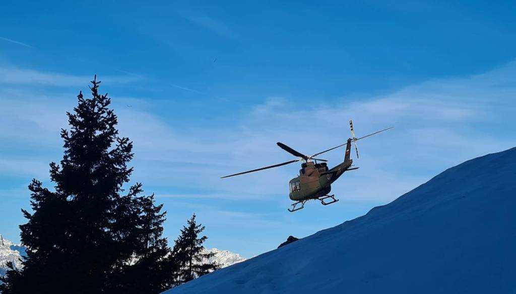 Padalka in planinec zgrmela 300 metrov globoko