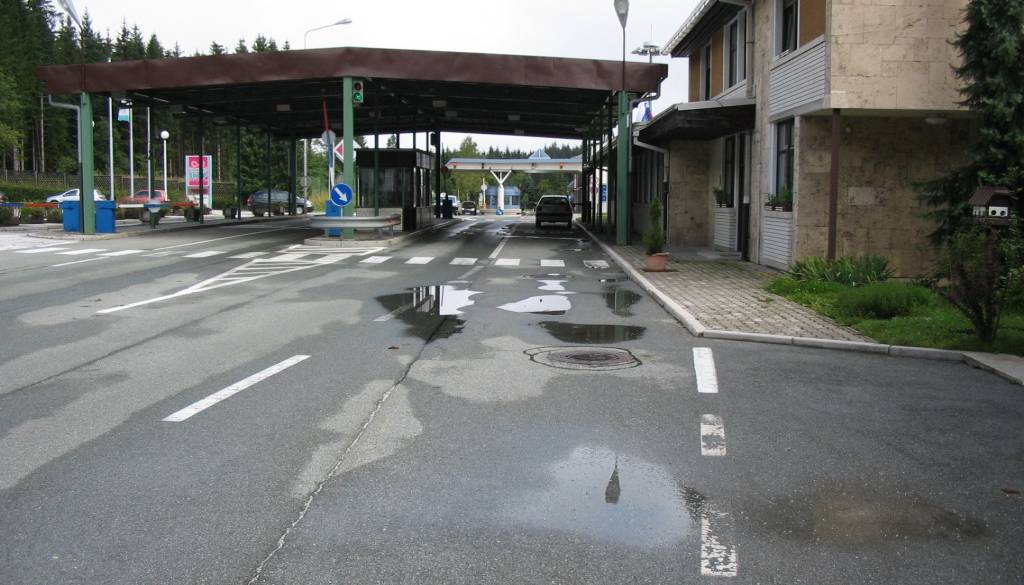 Zapora na Korenskem sedlu: Pomembna povezava z Avstrijo bo zaprta v večurnih intervalih