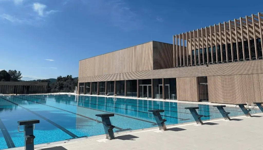 Obisk bazena in še parkirnina? Tako je v Vevčah