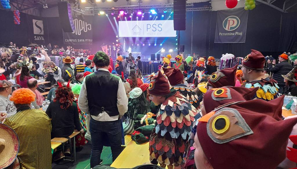 Pust znova v znamenju srčnosti in pisanih mask, na Ptuju 15. pustovanje invalidskih organizacij