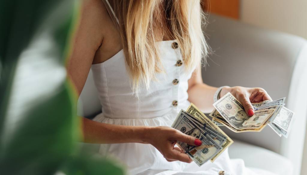 Danes raje varčujte: dvojčkom in kozorogom grozijo nepremišljeni izdatki