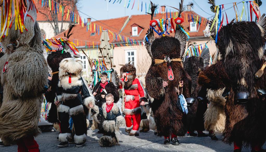 FOTO in VIDEO: Kurenti znova na ulicah: Ptuj otvoril 66. Kurentovanje