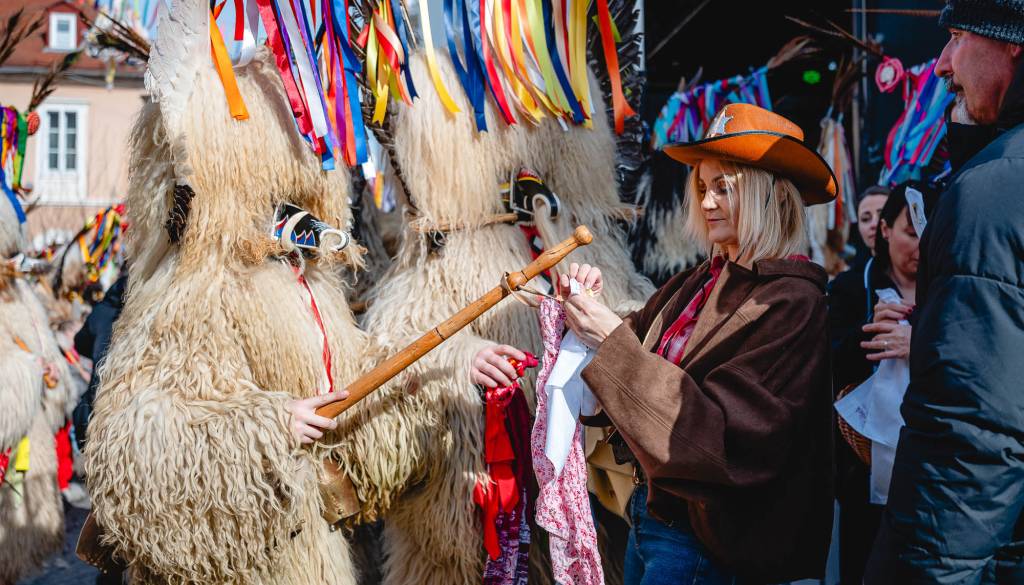 FOTO in VIDEO: Pustni liki zavzeli Ptuj, odprto je 66. Kurentovanje