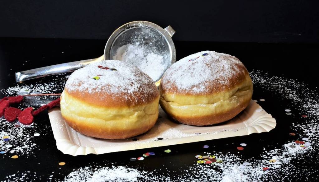 Zakaj vaši domači krofi nimajo značilnega obročka? Te napake jih uničijo