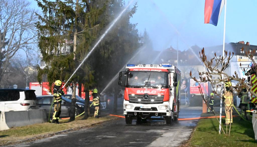 FOTO in VIDEO: Doma je! Tako so soboški gasilci pričakali novo gasilsko vozilo