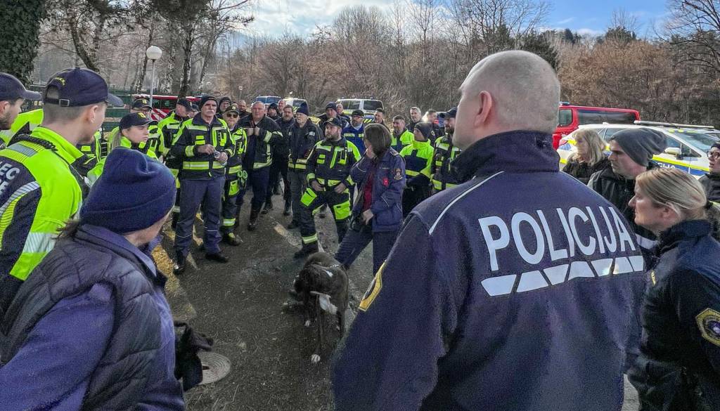 Okoli petdeset gasilcev in policistov v Mariboru iskalo pogrešano občanko