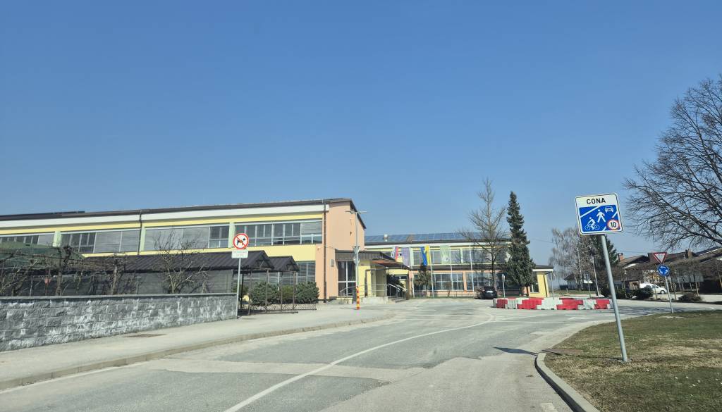Prepovedane droge in preprodaja elektronskih cigaret na pomurski osnovni šoli? Policija potrdila informacije, to pravi ravnateljica