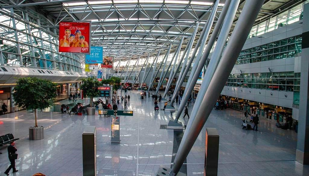 Vsi leti v Dubaju odpovedani, obtičalo je toliko Slovencev