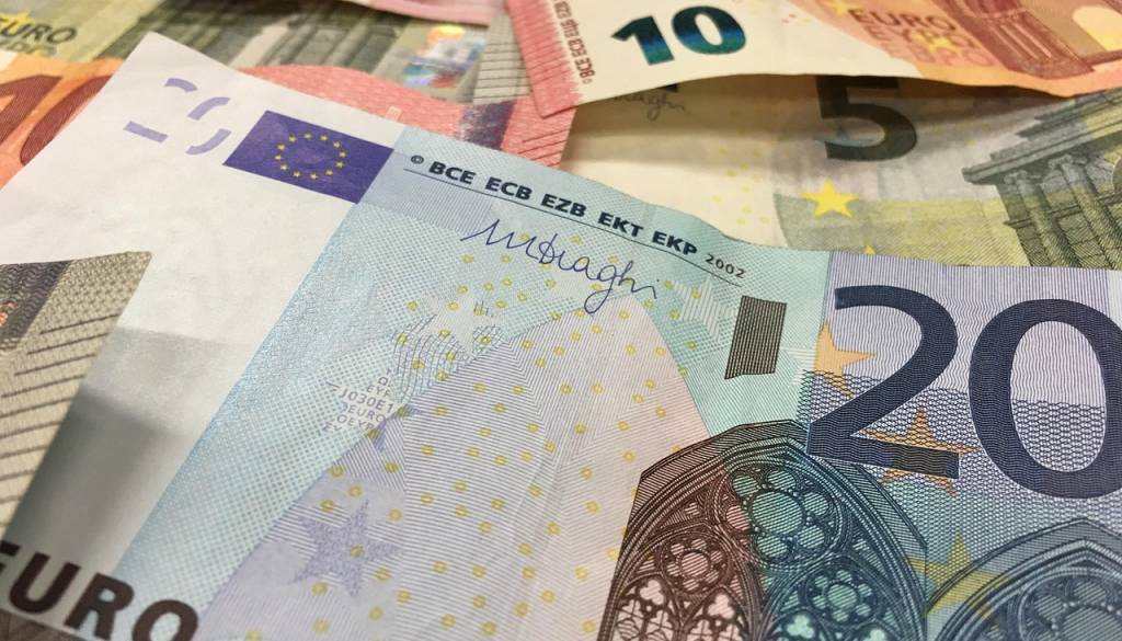 Država zvišala otroški dodatek in državne štipendije, to so novi zneski