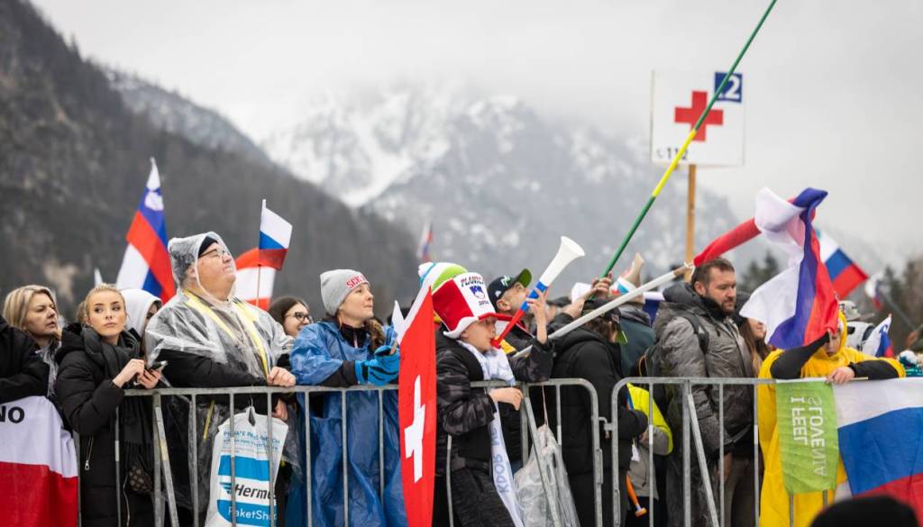 Prihaja Planica: Koliko bo letos potrebno odšteti za ogled smučarskih skokov?