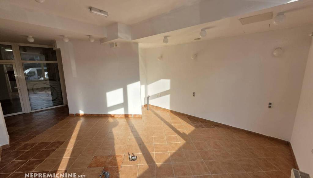 V Krškem se prodaja nekdanji frizerski salon