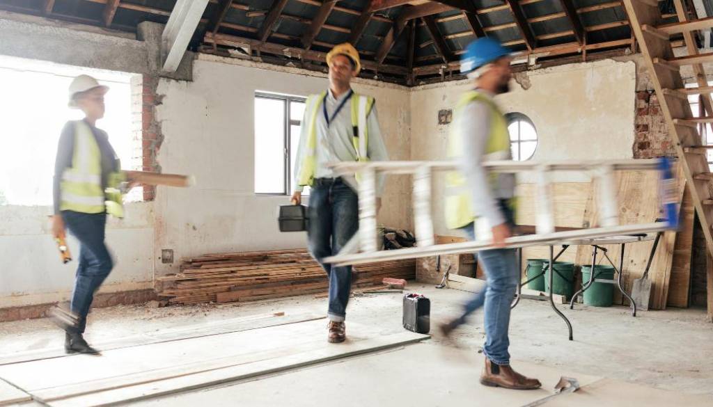 Prenova hiše - ograja kot pika na i