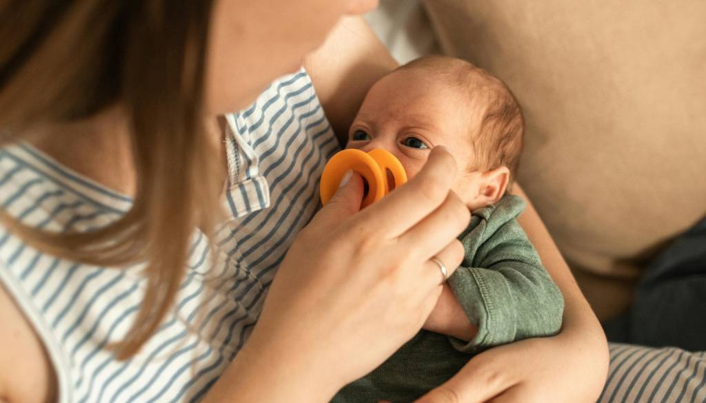 Starši, previdno! Zdravstveni inšpektorat umaknil cucelj za hranjenje
