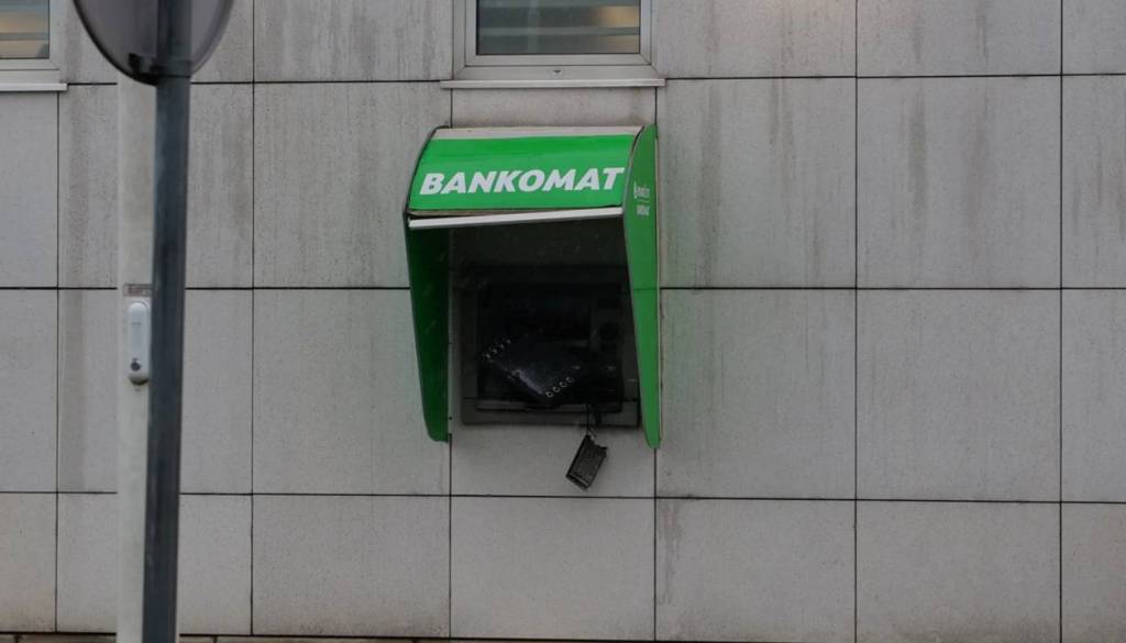 Vlomil v parkomat, a ostal praznih rok