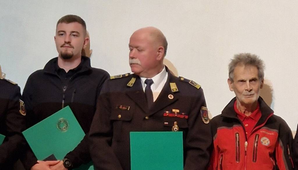 Ponos Medvod: Anže in Roman prejela bronasti znak civilne zaščite