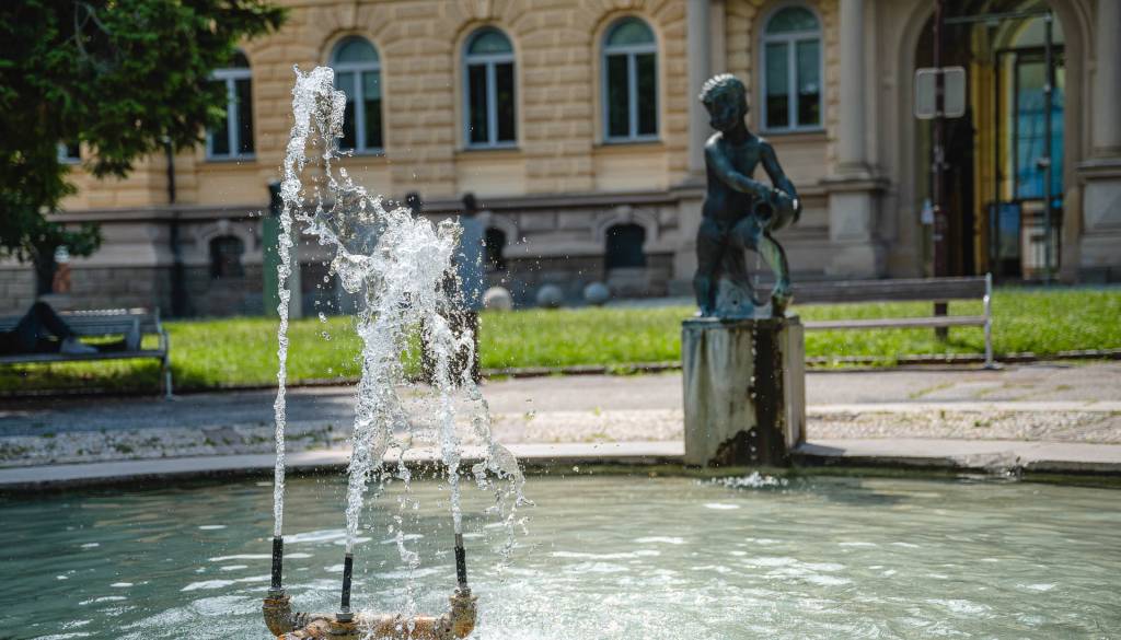 Incident na mariborski fakulteti: Pretep med profesorjem in študentom, oba poškodovana
