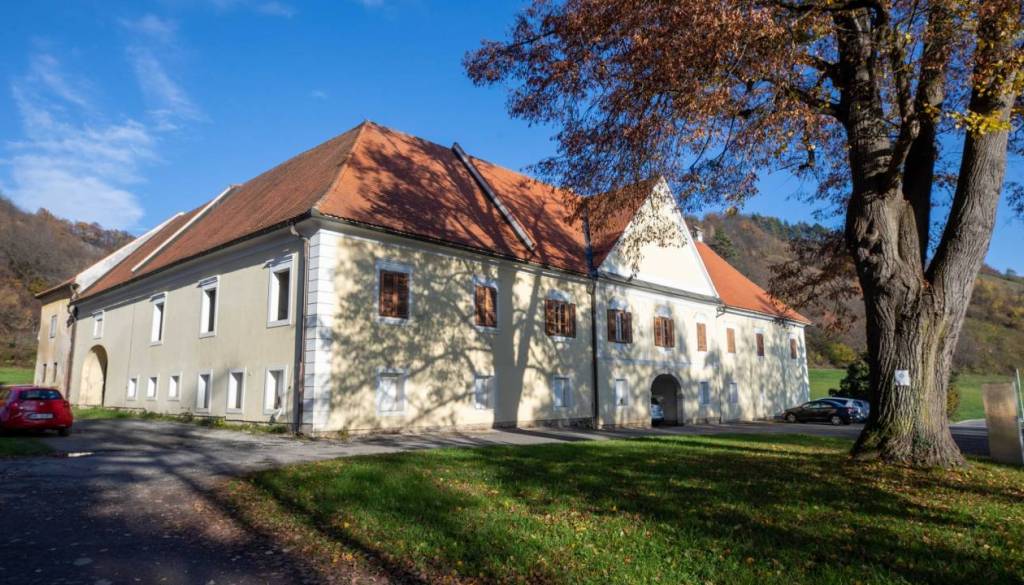 Mestni svet potrdil menjavo nepremičnin z državo: Račji dvor in nekdanji tekstilni inštitut v last mariborske občine