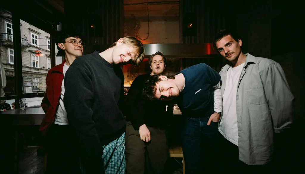 VIDEO: Jet Black Diamonds predstavili novi singel »Pet let«  