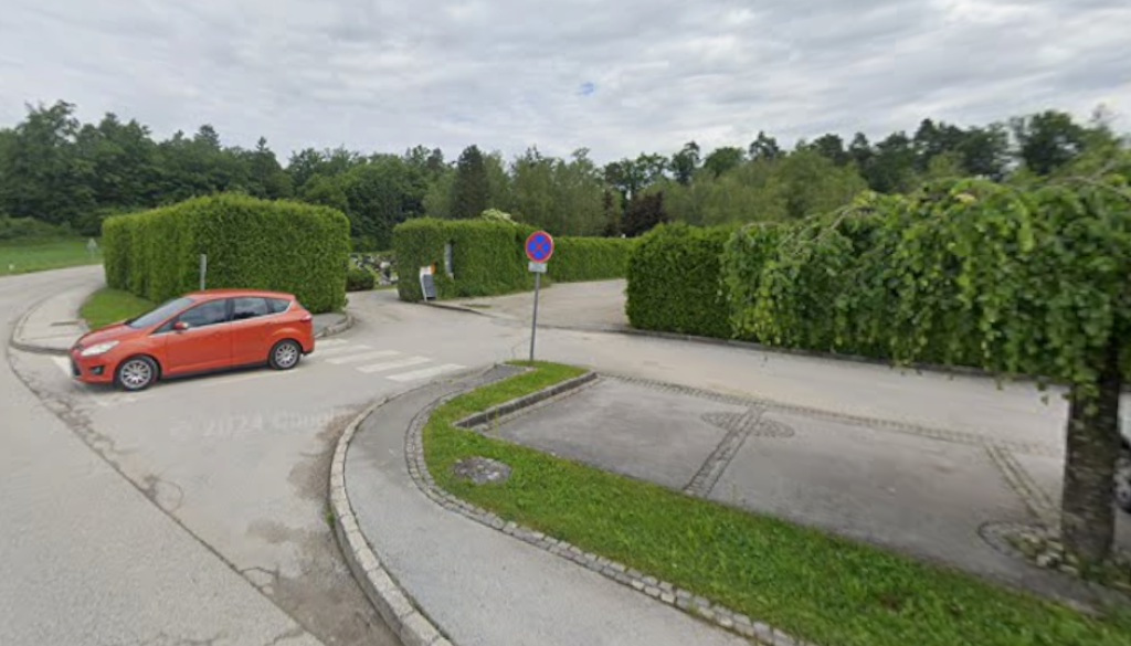 Na pokopališču Lipica v Škofji Loki načrtujejo širitev parkirišča