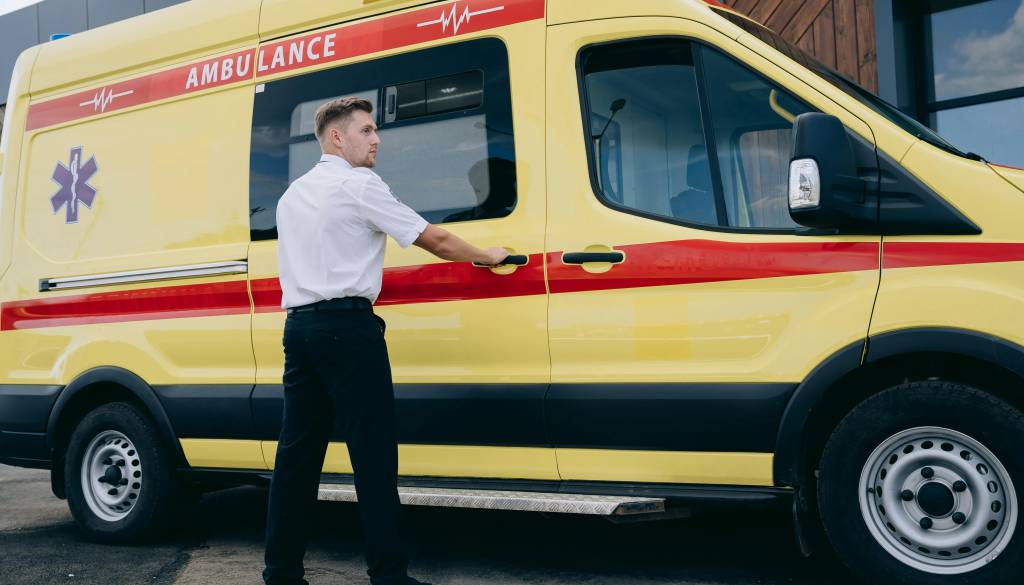 Razkritje o škofjeloških rešilcih odmeva: Zdravstvo očitno prosilo lokalne podjetnike za pomoč