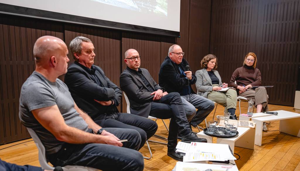 FOTO: Razprava o prenovi Slomškovega trga, Reichenberg: »Bojazen glede parkiranja je odveč«
