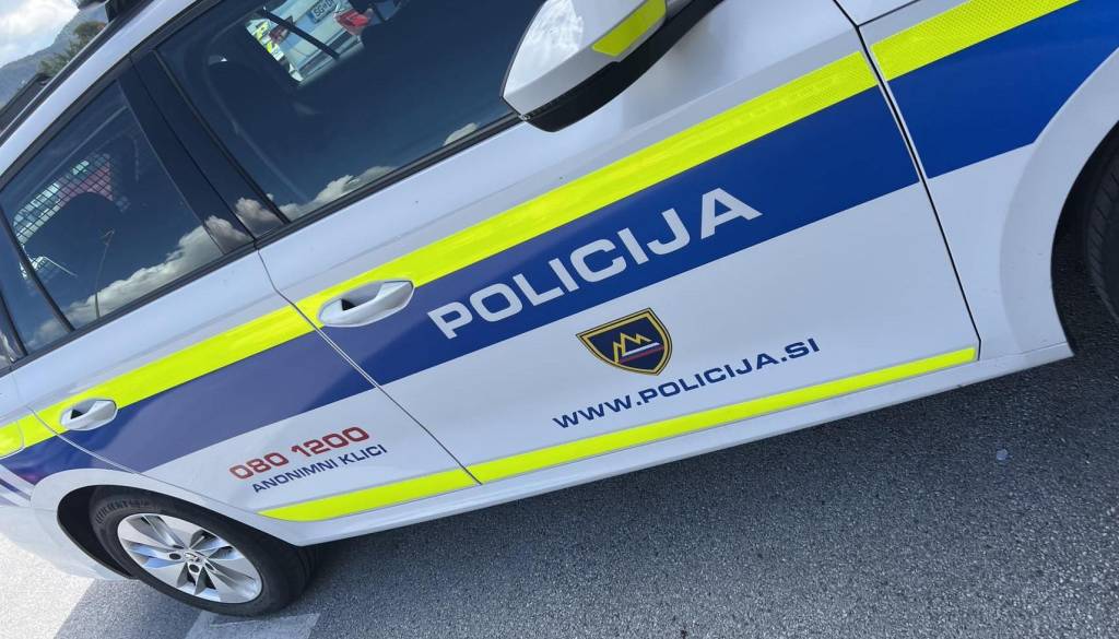 Pod vplivom drog bežala pred policisti, dobili so jo v Straži …